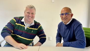 Labviva was co-founded by CTO Nicholas Rioux (left) and CEO Siamak Baharloo (right). They are pictured next to each other, sitting at a table.