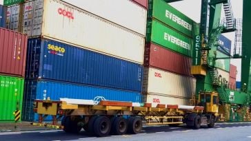 One of Venti's autonomous vehicles at a shipping container port.